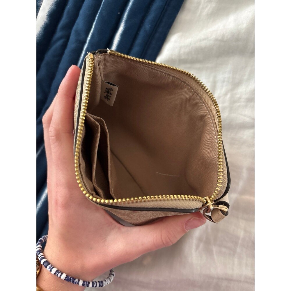 Coach flower Wristlet - Picture 3 of 3
